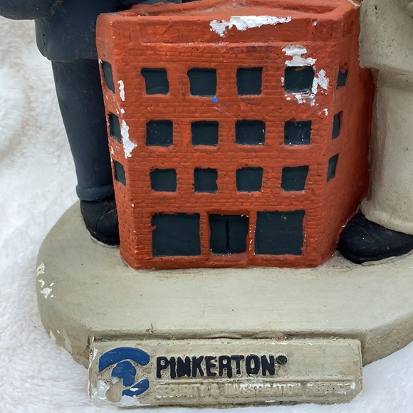 Accents Pinkerton 1993 Annual Figurine Police Sherlock Holmes With